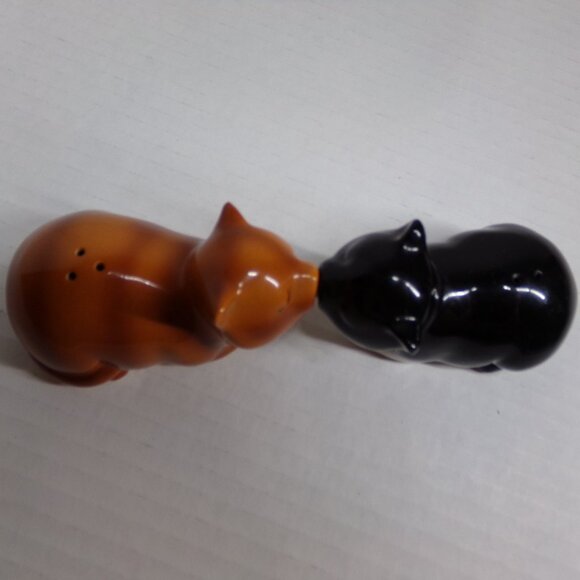 Cat Salt and Pepper Shakers Black Orange Ceramic Magnetic Noses - Picture 2 of 9